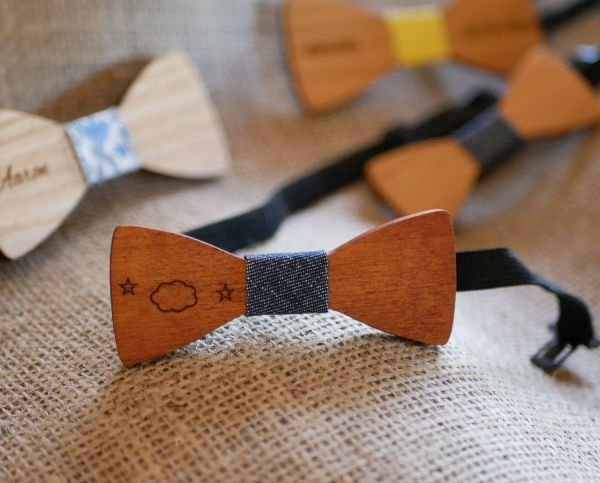 Houten strikjes voor kinderen