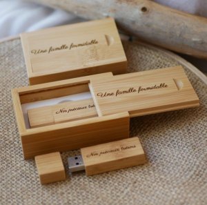 op maat gemaakte usb-sleutels en houten koffer