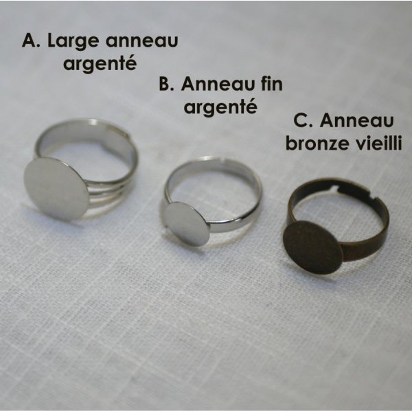 Houten cabochon ring gepersonaliseerd door gravure