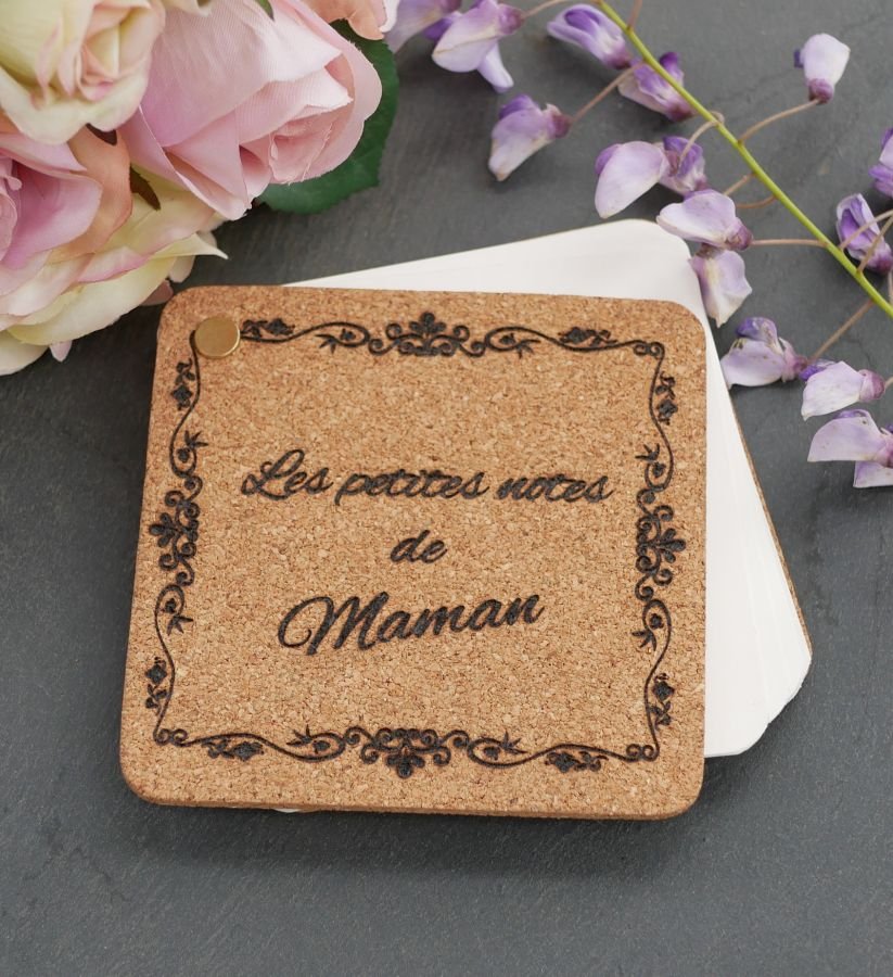 Gegraveerd notitieblok van kurk als gepersonaliseerd geschenk 