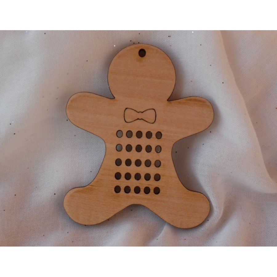 Houten kerstkoekjesman om zelf te borduren en te versieren 