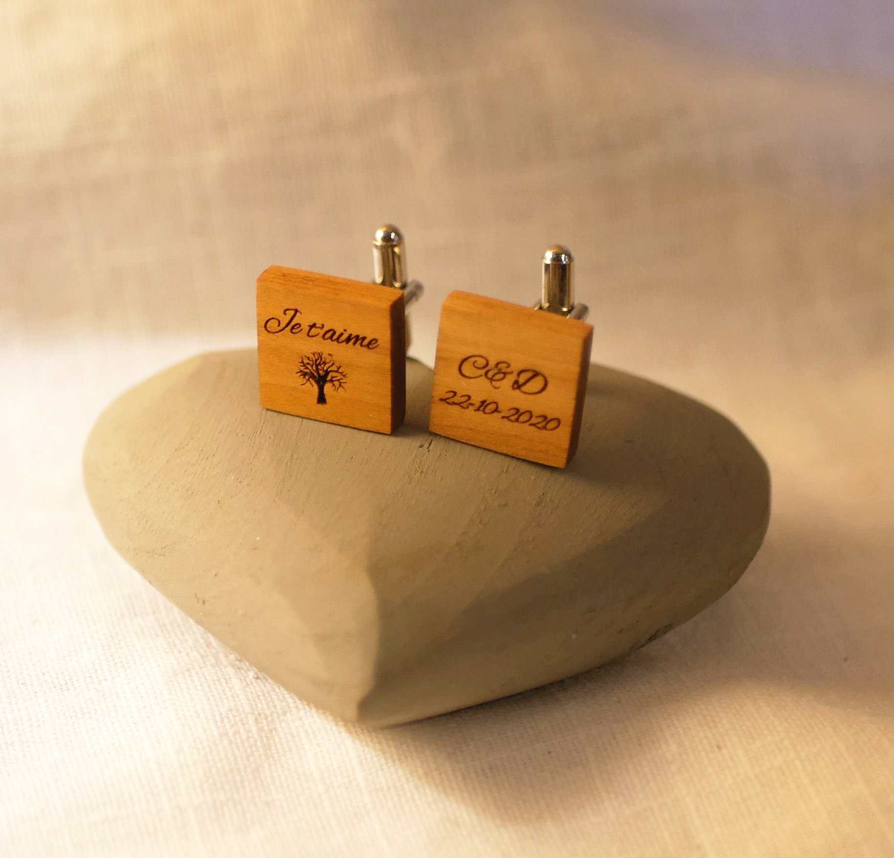 Vierkante houten manchetknopen om te personaliseren