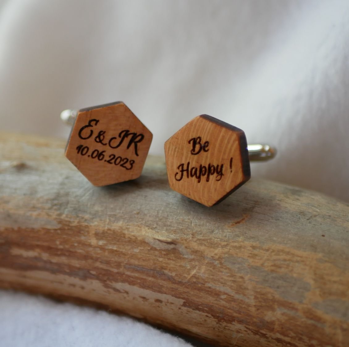 Zeshoekige houten manchetknopen om te personaliseren