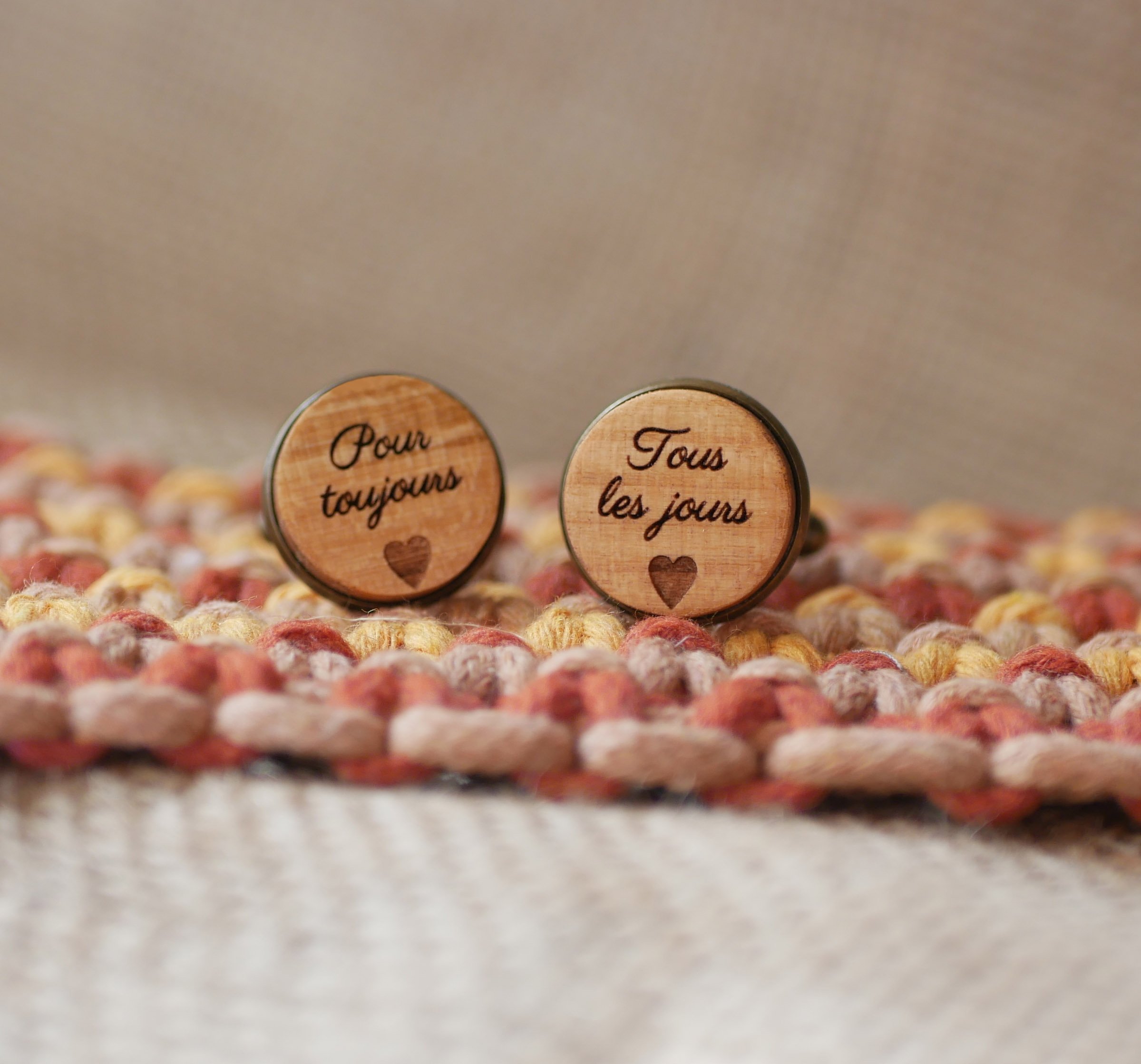 Houten manchetknopen gezet in verouderd brons 16 mm personaliseerbaar