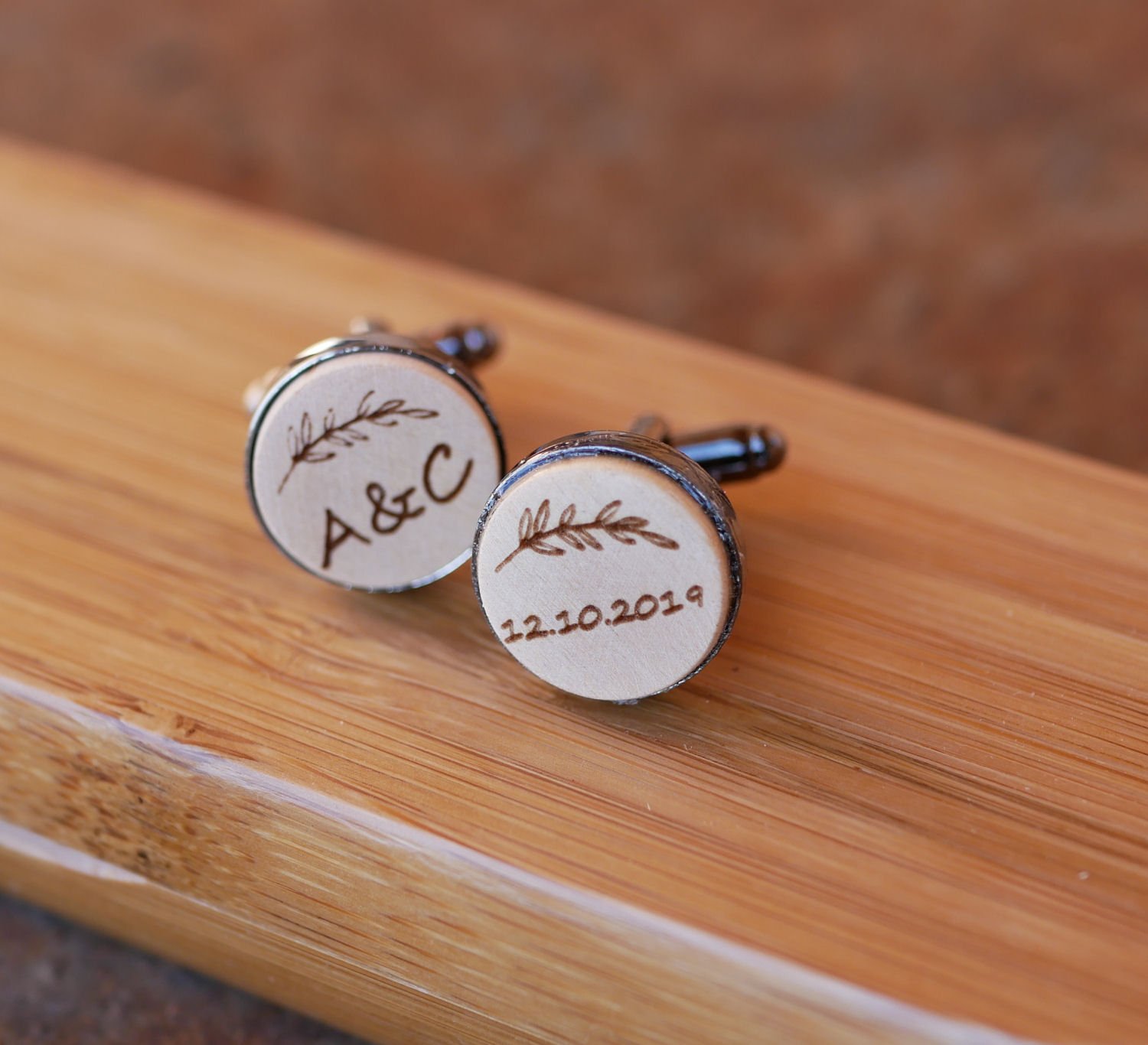 Houten manchetknopen set in donker staal 16mm personaliseerbaar