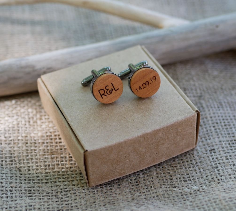 Houten manchetknopen set in donker staal 16mm personaliseerbaar