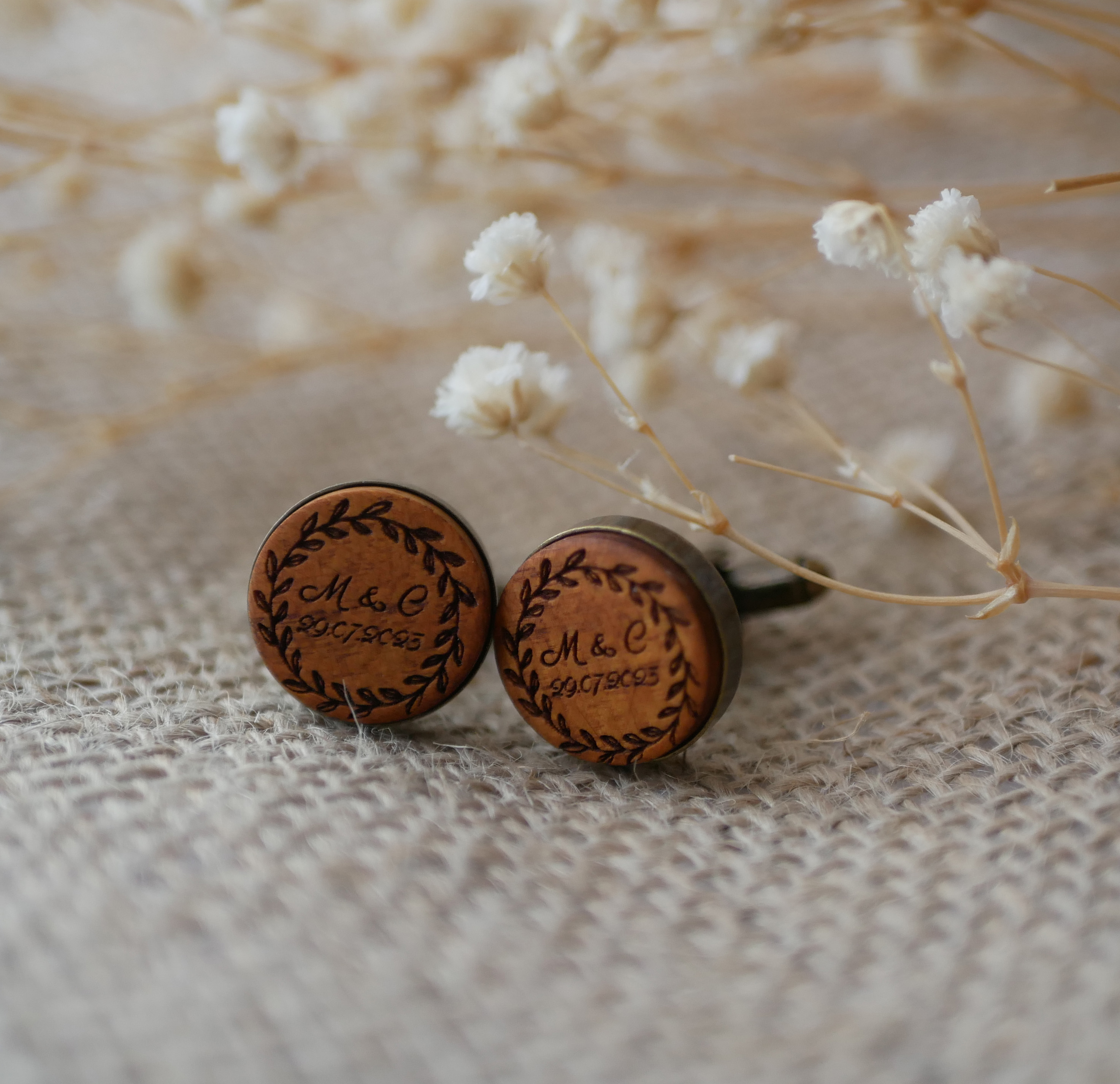 Houten manchetknopen gezet in verouderd brons 16 mm personaliseerbaar