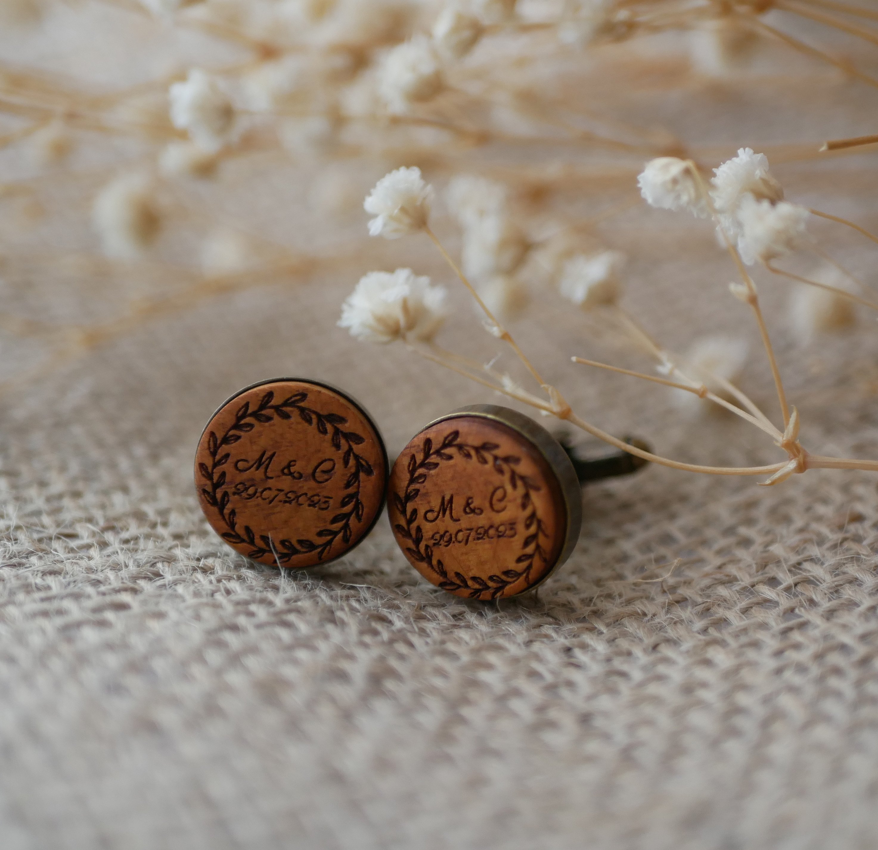 Houten manchetknopen gezet in verouderd brons 16 mm personaliseerbaar