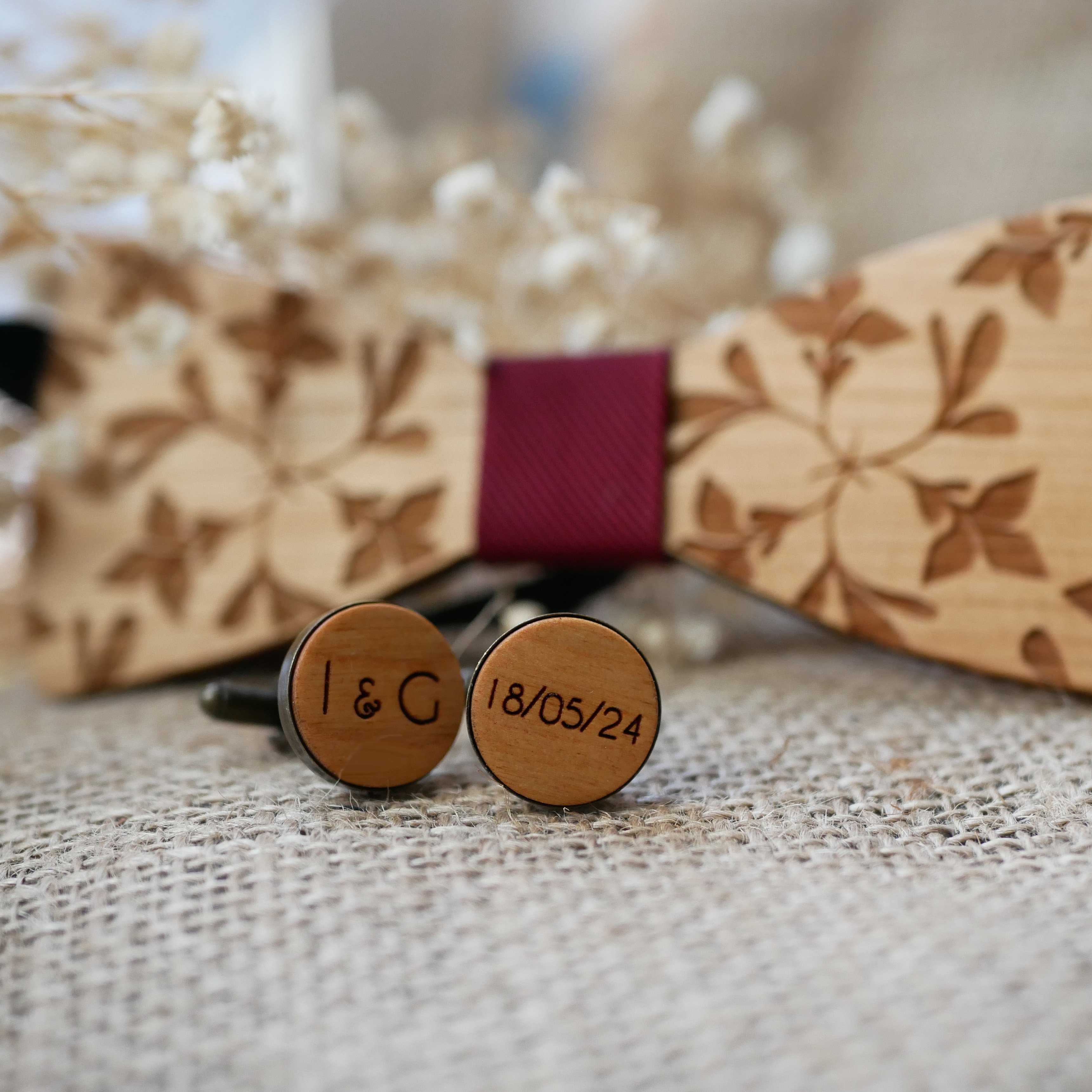 Houten manchetknopen gezet in verouderd brons 16 mm personaliseerbaar