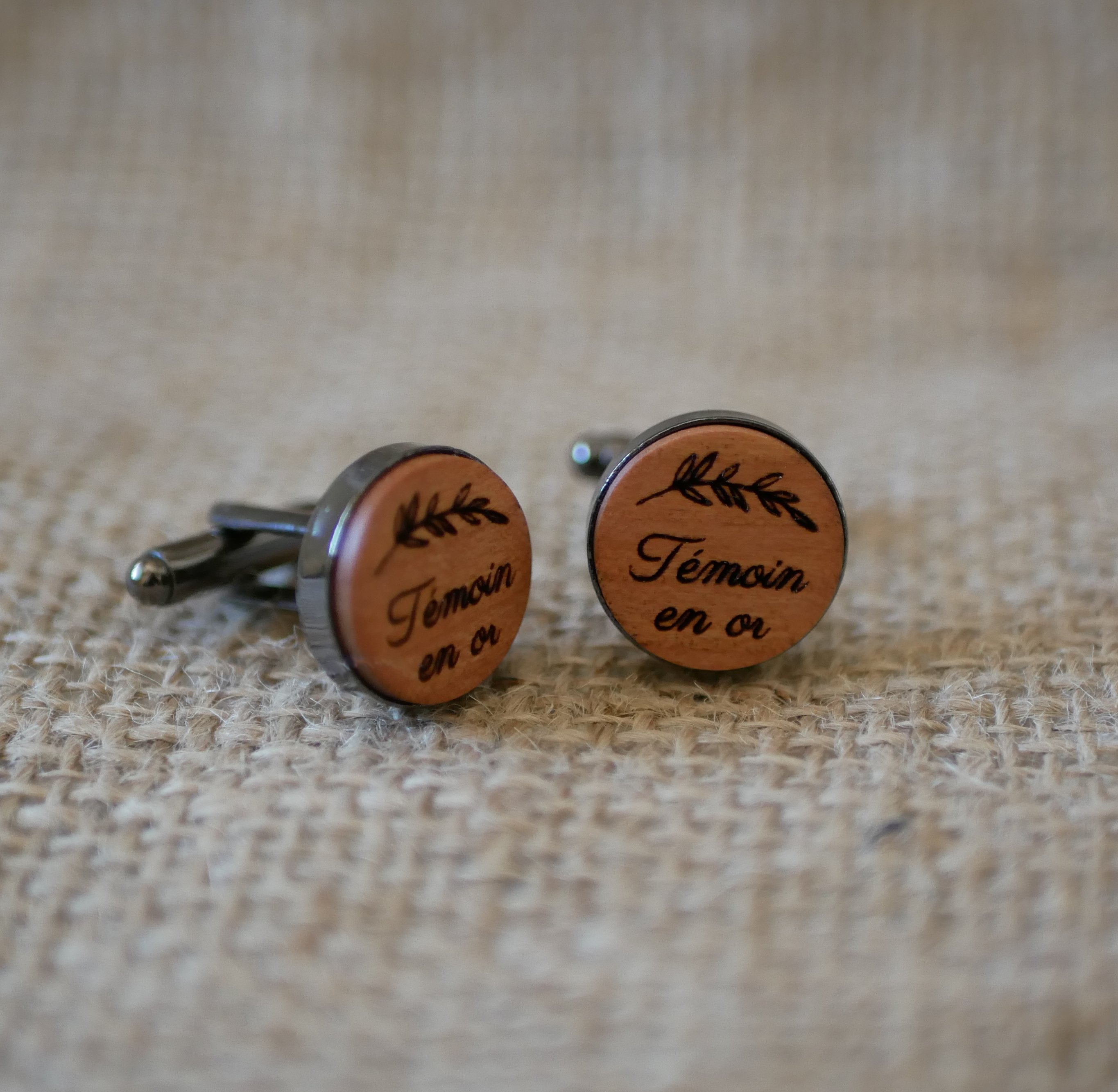 Houten manchetknopen set in donker staal 16mm personaliseerbaar
