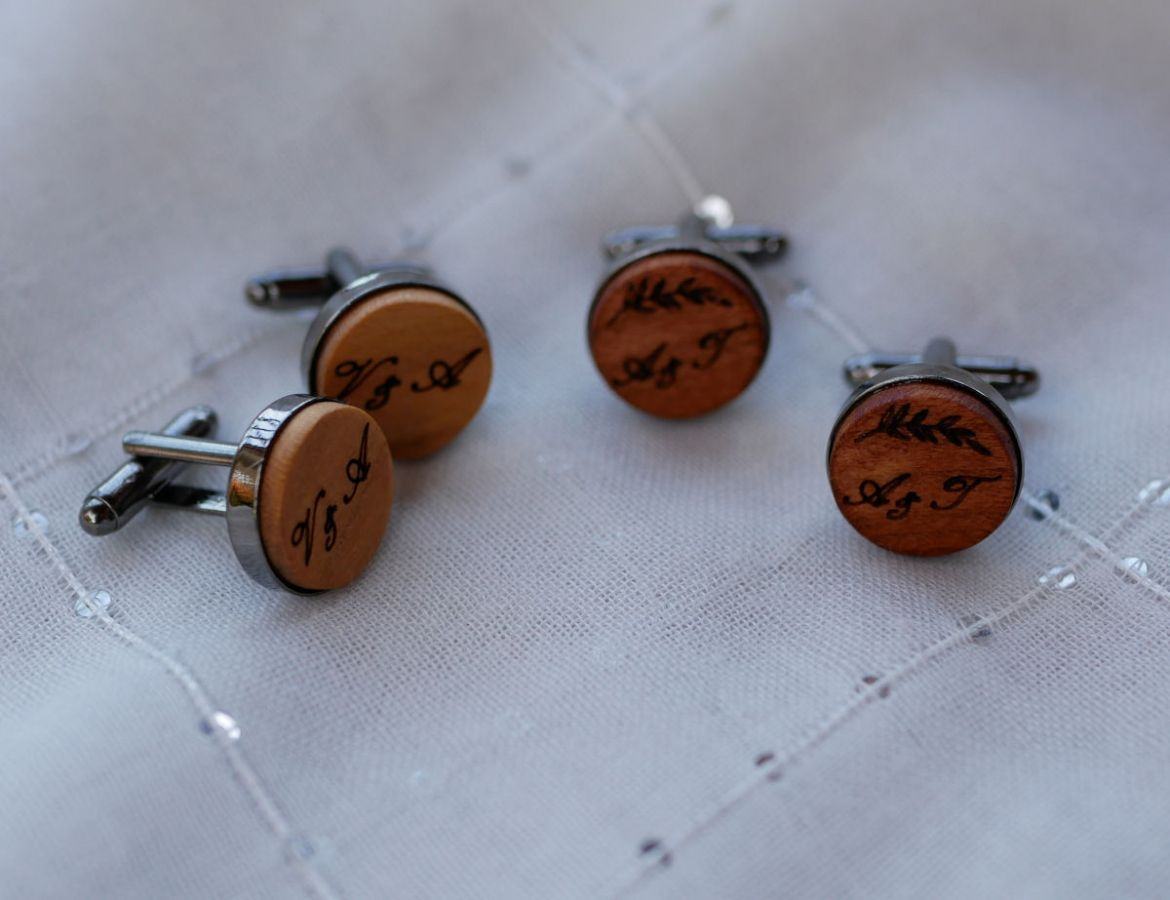 Houten manchetknopen set in donker staal 16mm personaliseerbaar