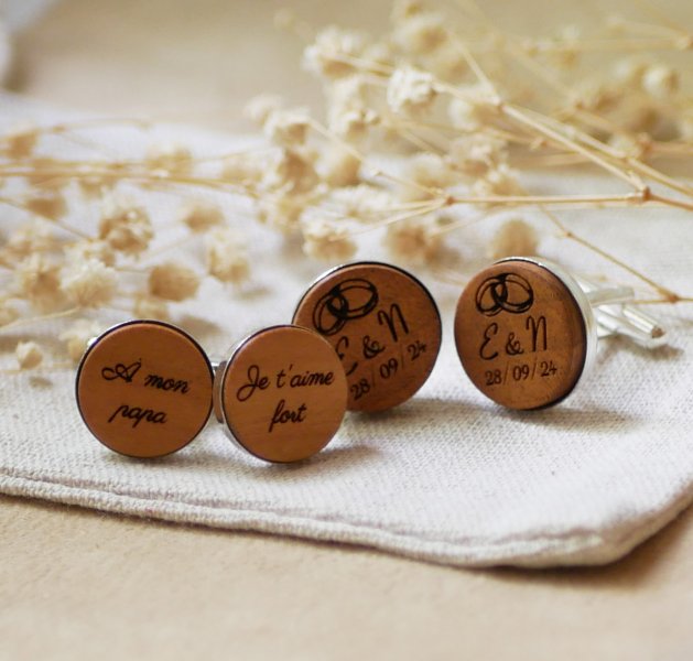 Manchetknopen gezet in platina zilver 16 mm in gegraveerd hout 