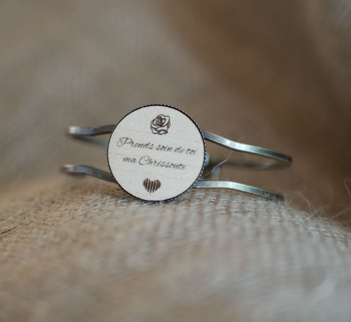 Messing en houten armband met aanpasbare cabochon 