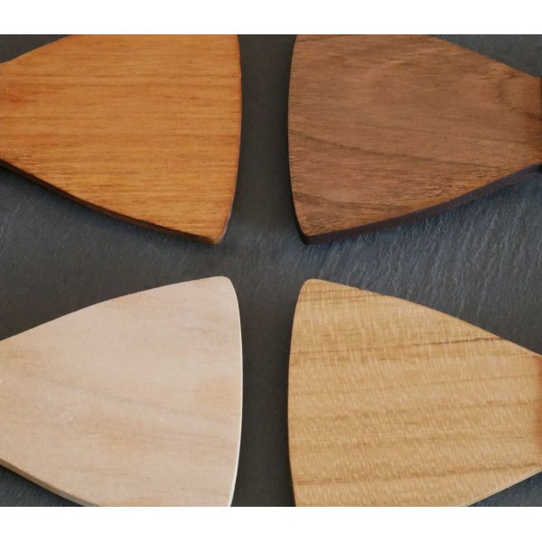 Messing en houten armband met aanpasbare cabochon 