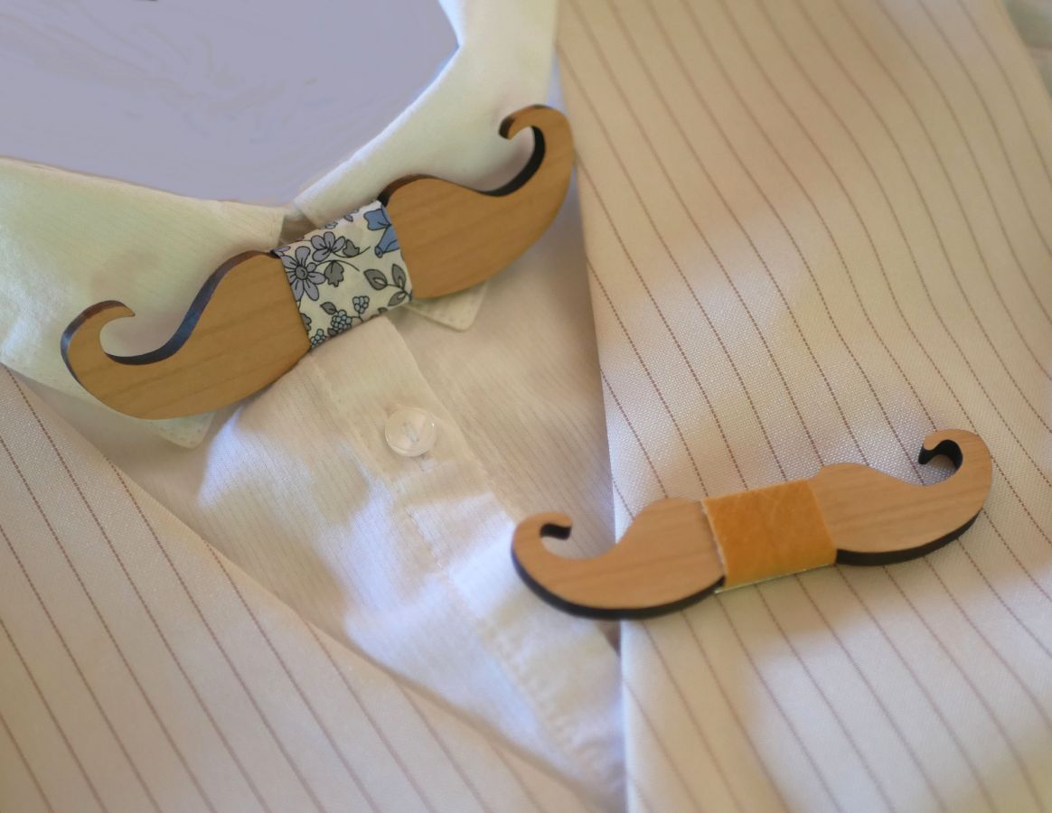 Houten mini strik broche om te personaliseren