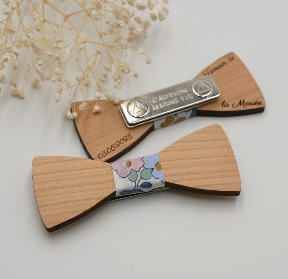 Houten mini strik broche om te personaliseren