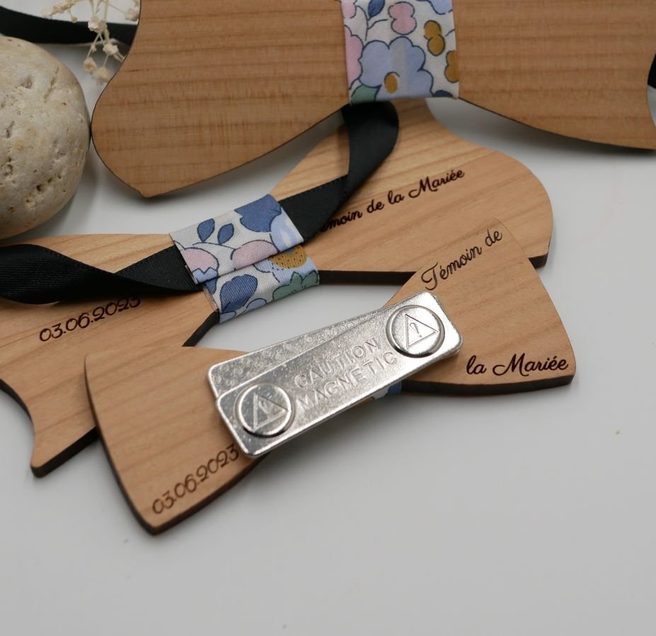 Houten mini strik broche om te personaliseren