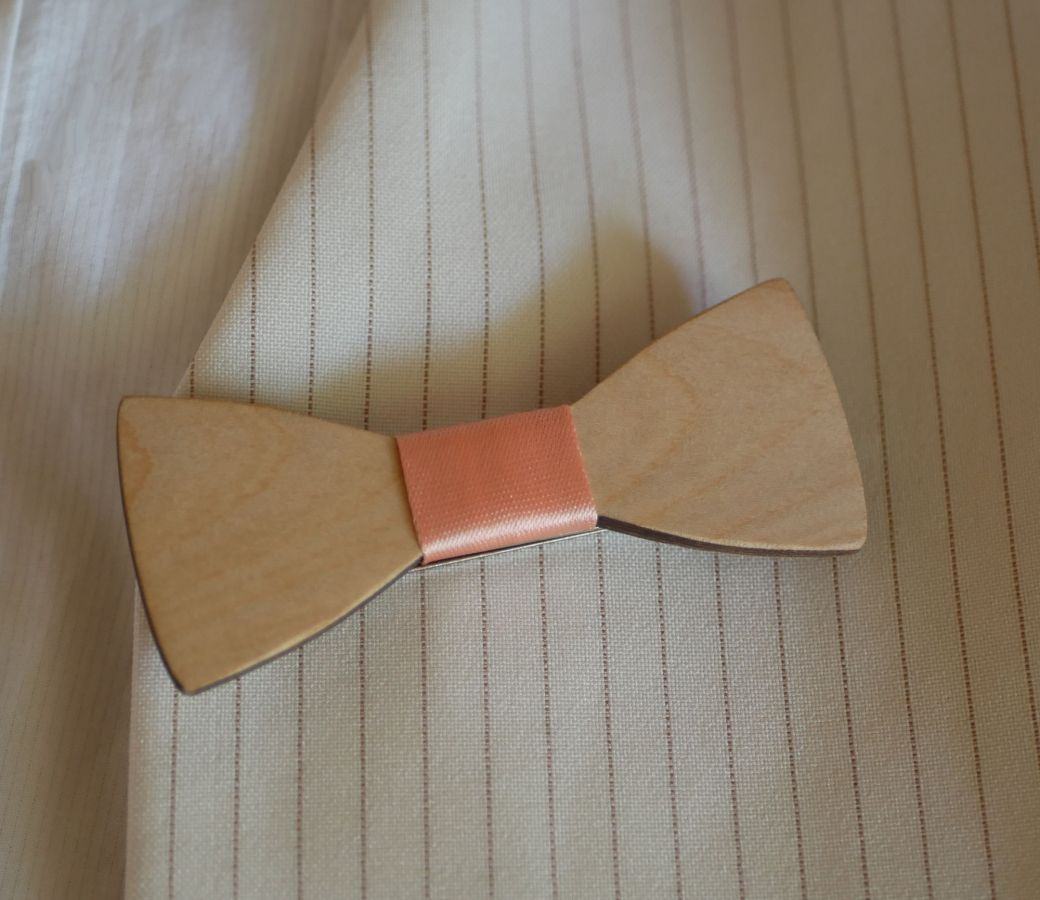 Houten mini strik broche om te personaliseren