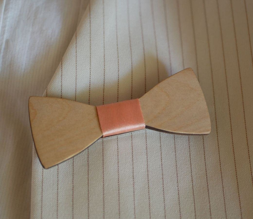 Houten mini strik broche om te personaliseren
