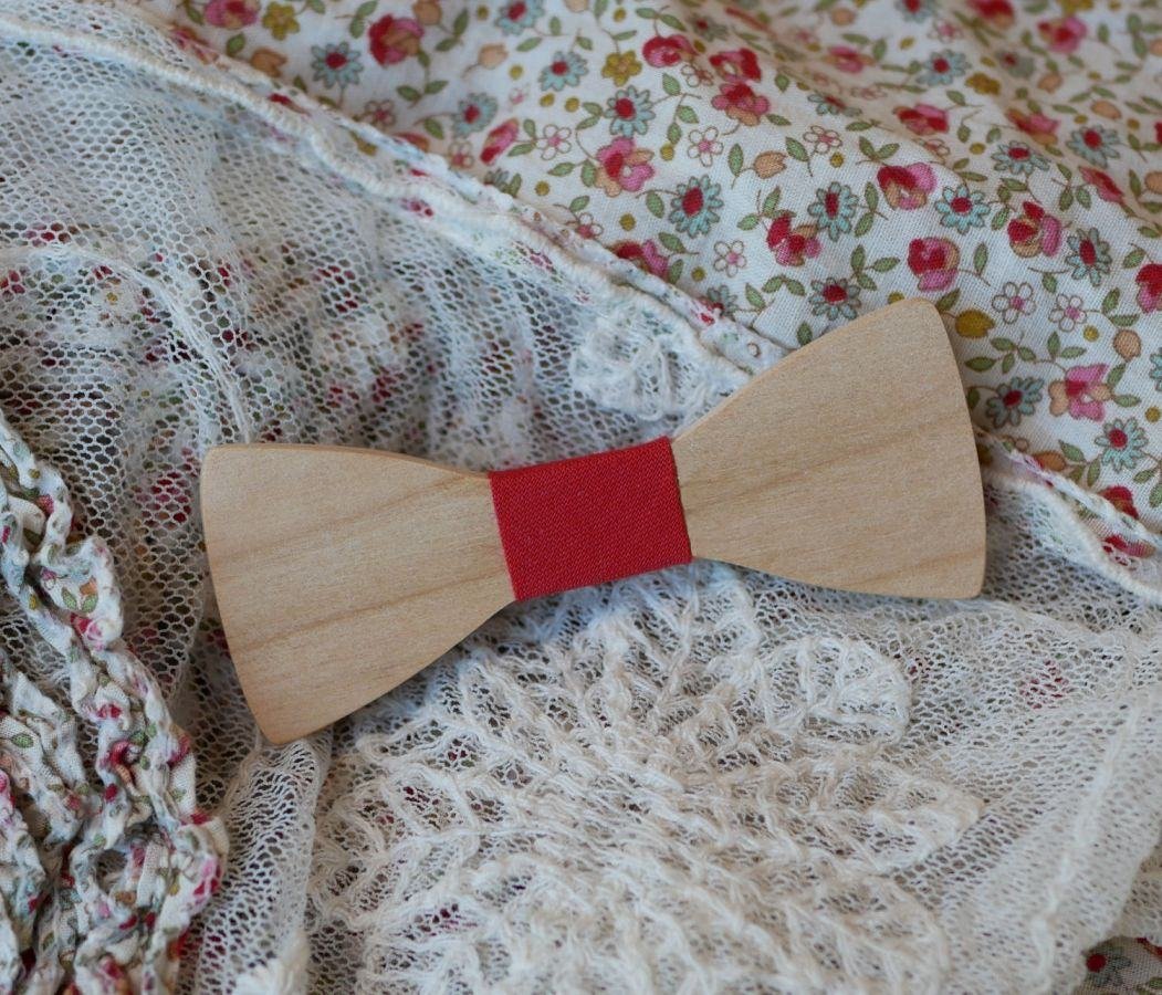 Houten mini strik broche om te personaliseren