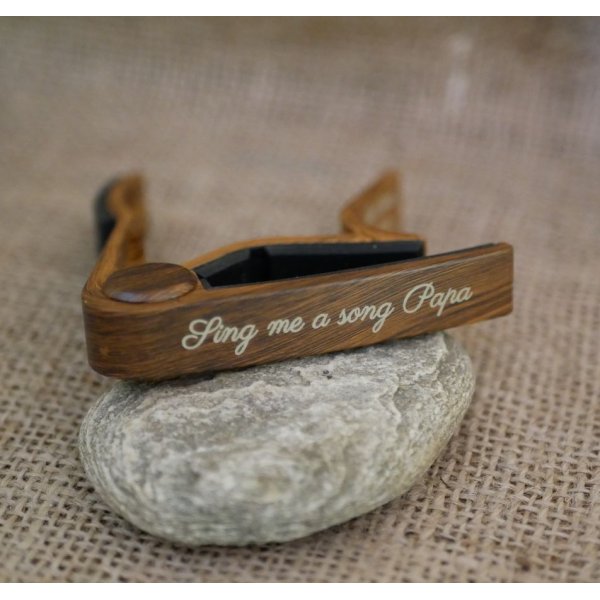 Aluminium gitaar capo met goudgravure om te personaliseren