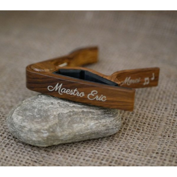 Aluminium gitaar capo met goudgravure om te personaliseren