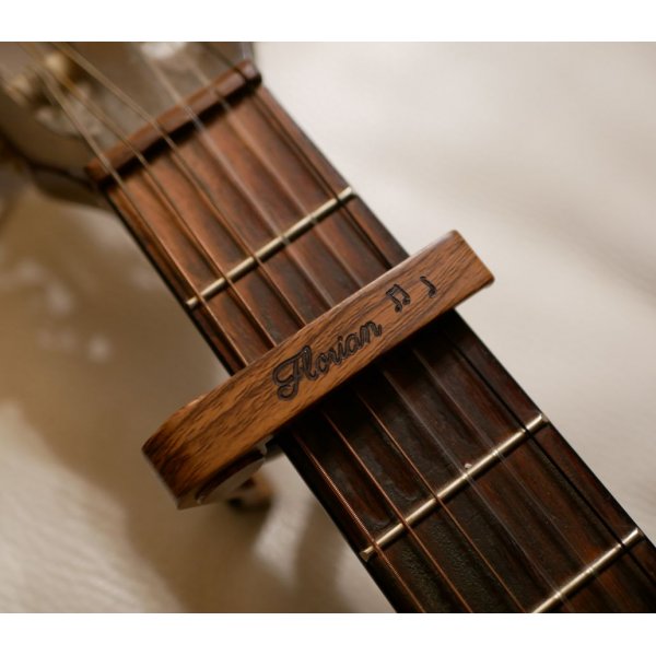 Gegraveerde aluminium gitaarkap om te personaliseren