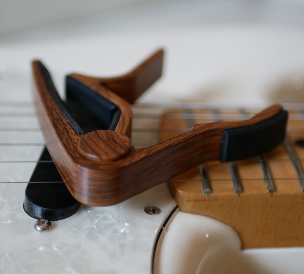 Aluminium gitaar capo met goudgravure om te personaliseren