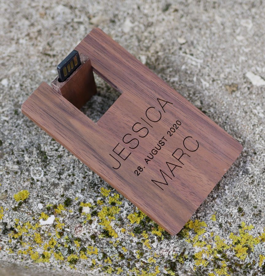 Walnoothouten kaart met 32 GB USB-sleutel, te personaliseren door gravure