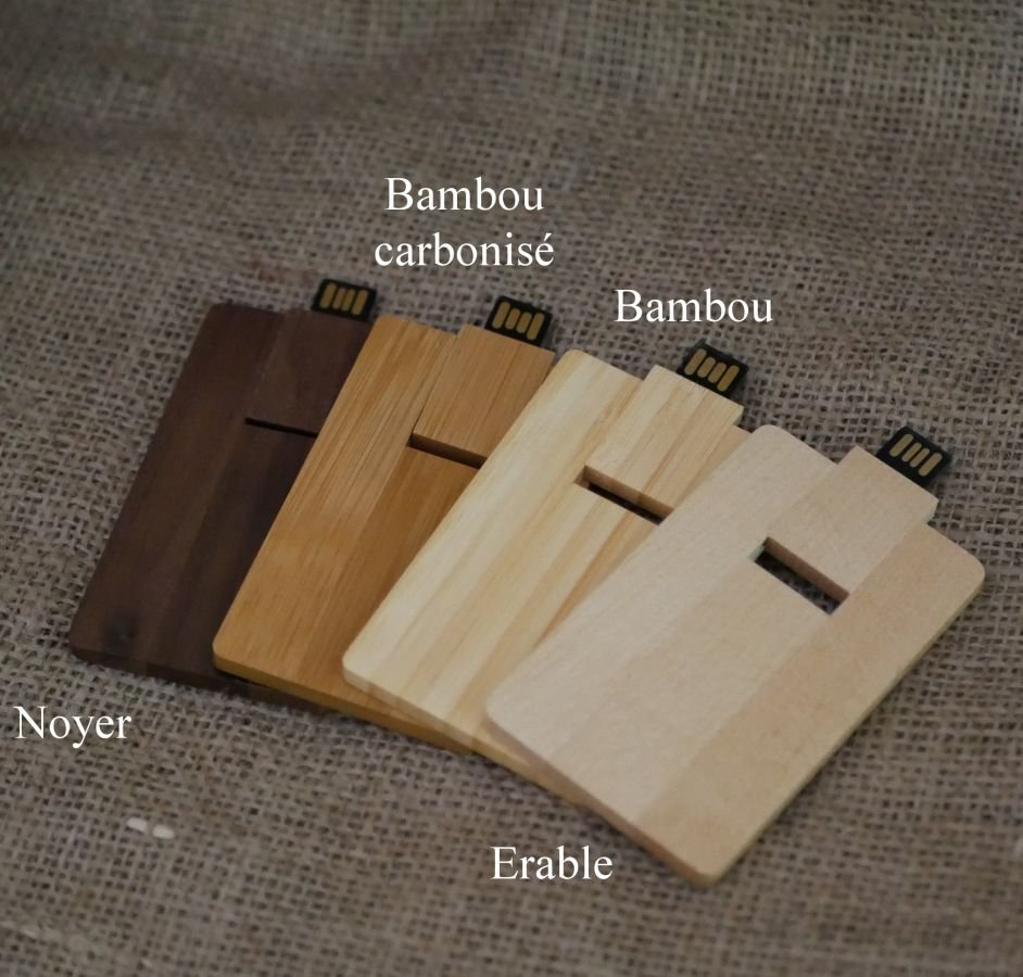 Walnoothouten kaart met 32 GB USB-sleutel, te personaliseren door gravure