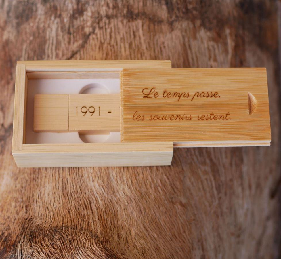 32 GB USB 3.0-sleutel in een bamboe doos die kan worden gepersonaliseerd door gravure 