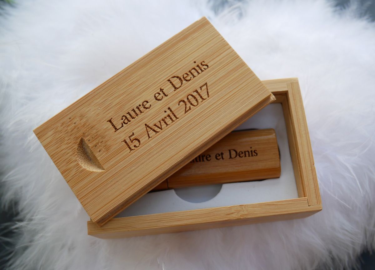 32 GB USB 3.0-sleutel in een bamboe doos die kan worden gepersonaliseerd door gravure 