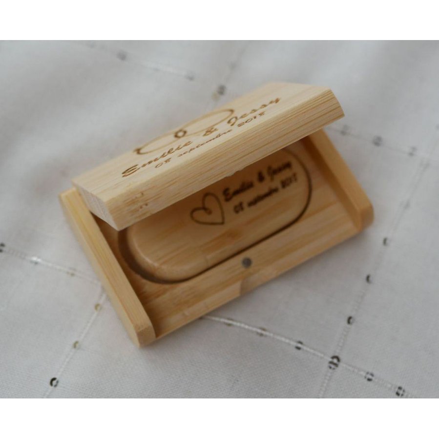 32 GB 2.0 bamboe USB-stick in aangepast etui