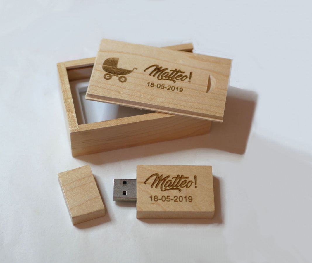 32GB Usb-stick in een maple box om te personaliseren