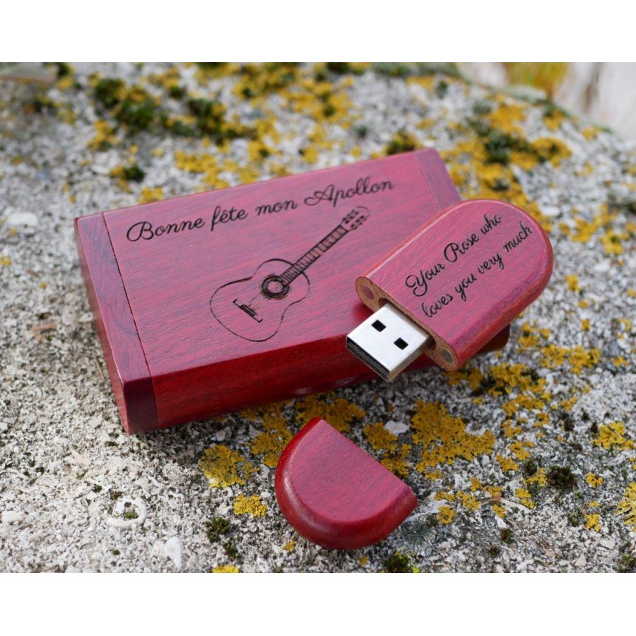 32 GB 3.0 USB-stick van rood hout in gravuredoosje