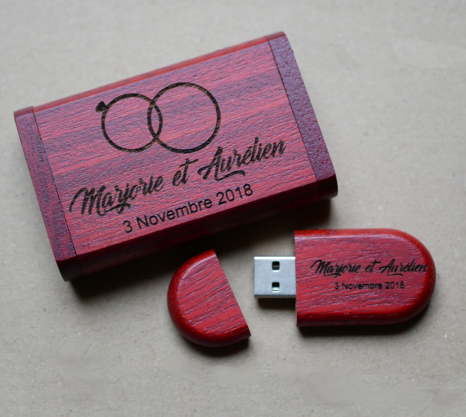 32 GB 3.0 USB-stick van rood hout in gravuredoosje