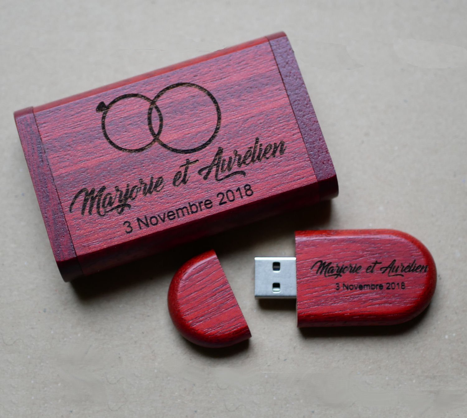 32 GB 3.0 USB-stick van rood hout in gravuredoosje