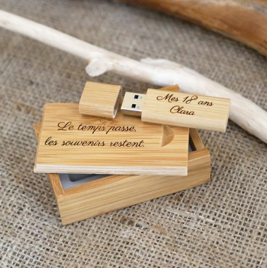32 GB USB 3.0-sleutel in een bamboe doos die kan worden gepersonaliseerd door gravure 