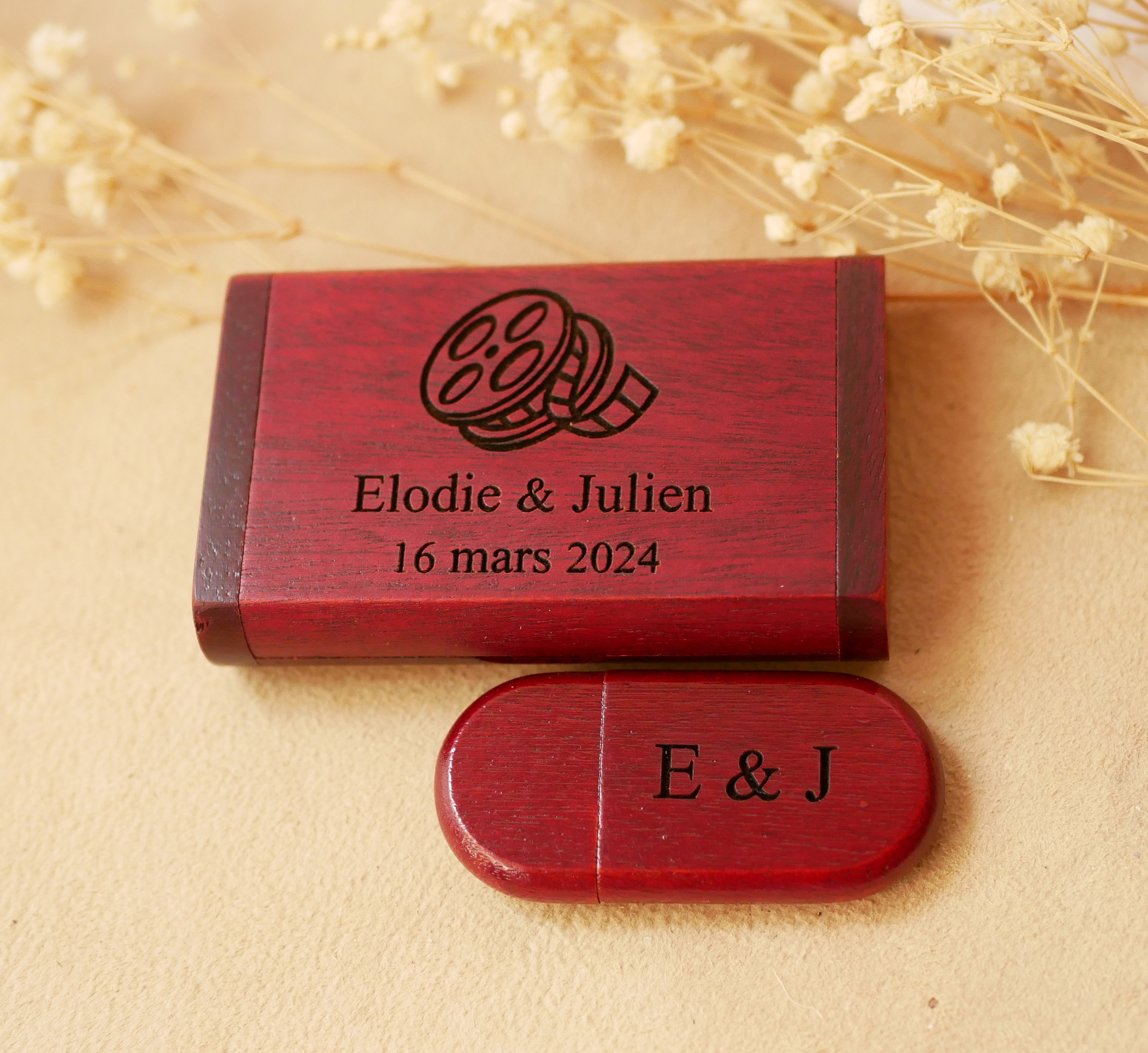 32 GB 3.0 USB-stick van rood hout in gravuredoosje
