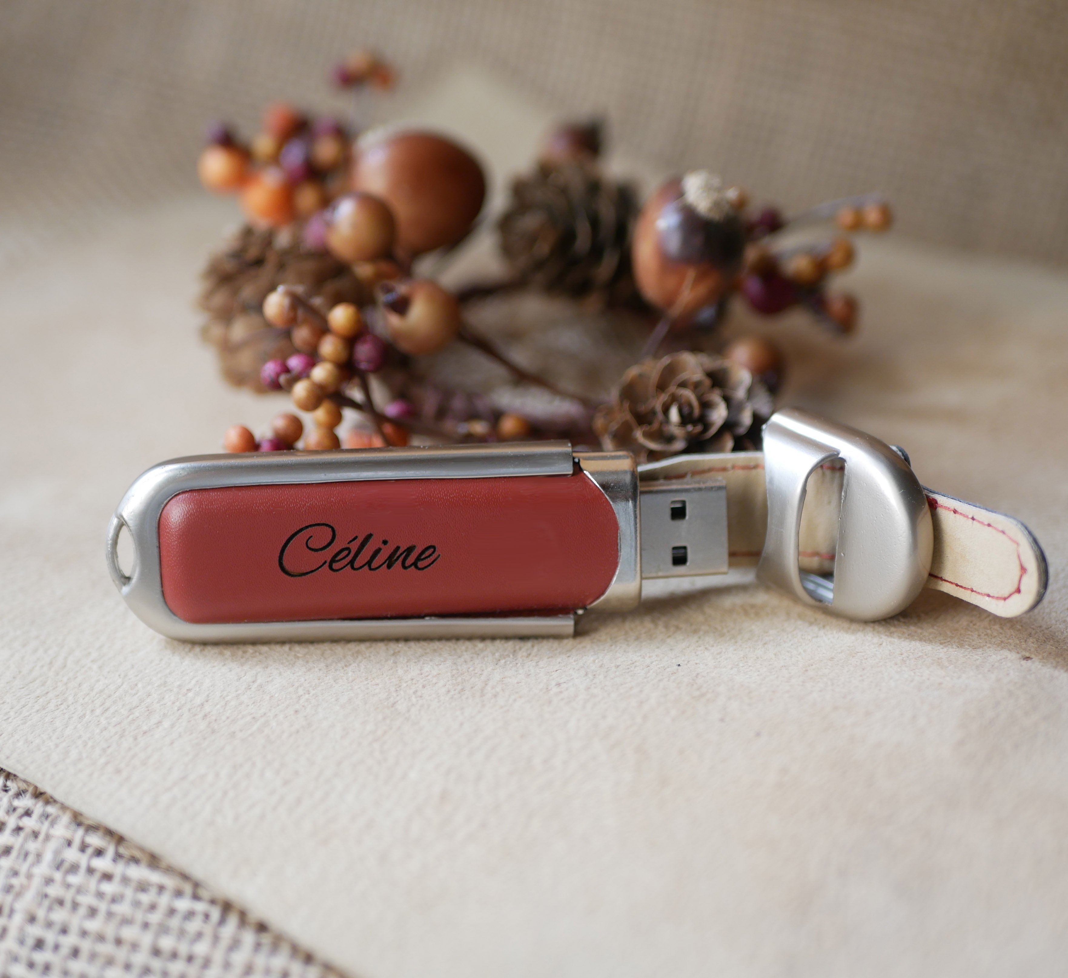 32Gb USB-sleutel in bruin lederen etui om te personaliseren