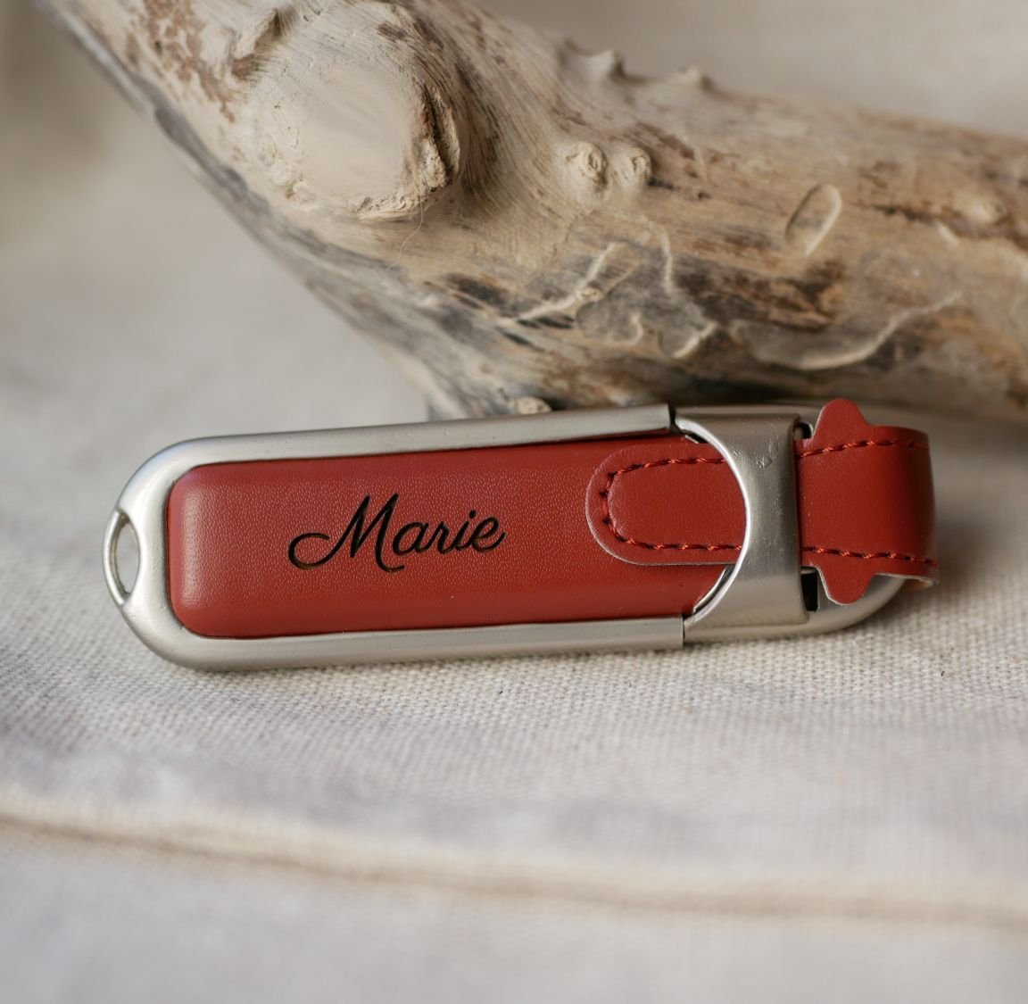 32Gb USB-sleutel in bruin lederen etui om te personaliseren
