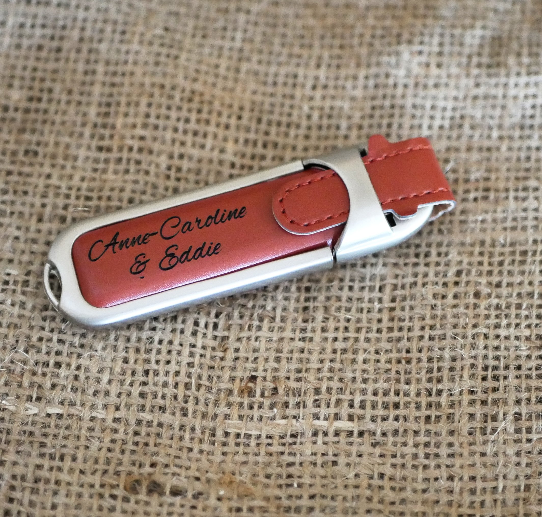 32Gb USB-sleutel in bruin lederen etui om te personaliseren