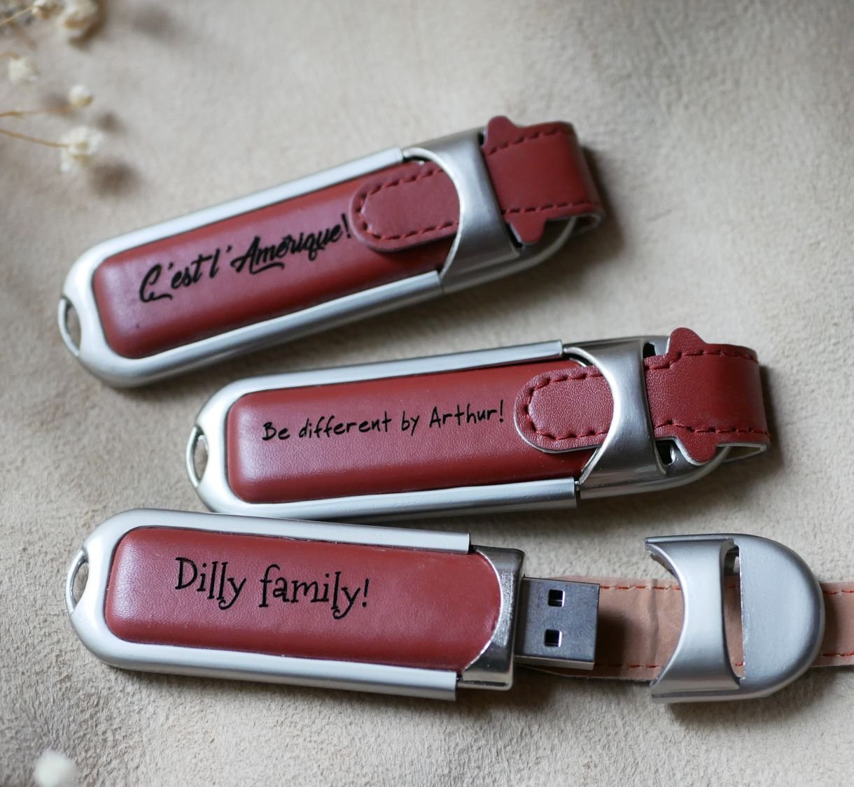 32Gb USB-sleutel in bruin lederen etui om te personaliseren