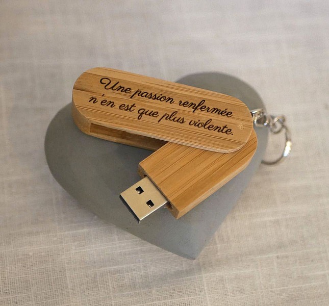 32 GB Bamboo USB sleutelhanger te graveren en te personaliseren