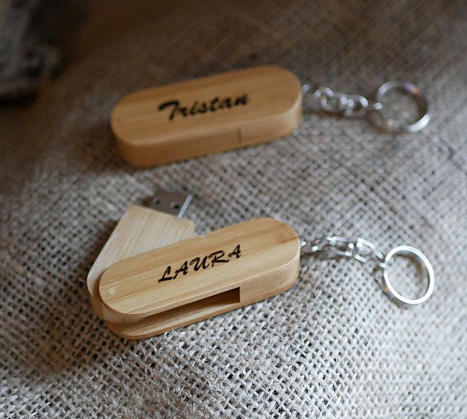 32 GB Bamboo USB sleutelhanger te graveren en te personaliseren