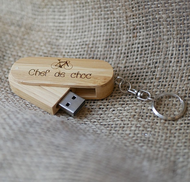 32 GB Bamboo USB sleutelhanger te graveren en te personaliseren