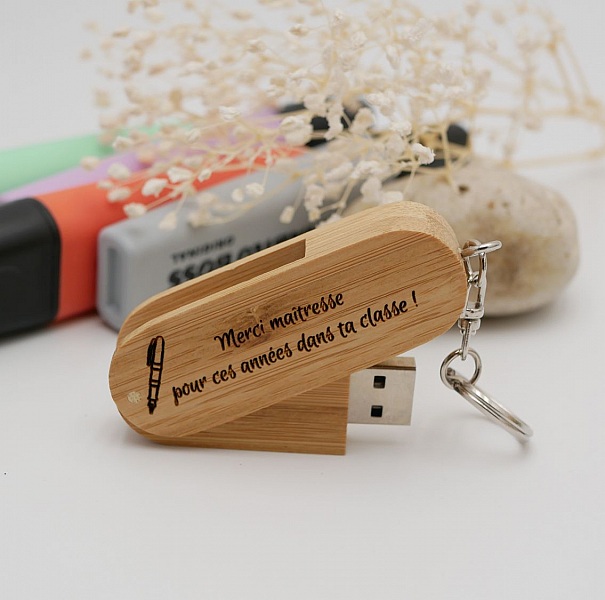 32 GB Bamboo USB sleutelhanger te graveren en te personaliseren