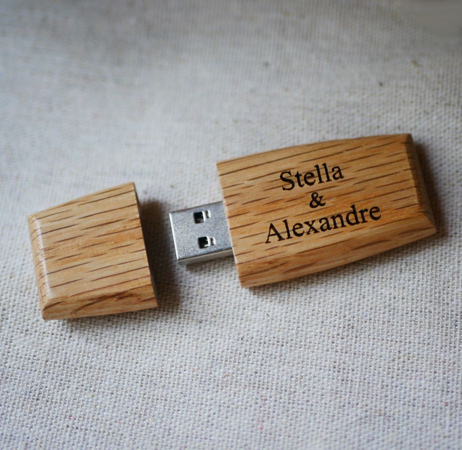 Houten USB-sleutel te personaliseren door gravure