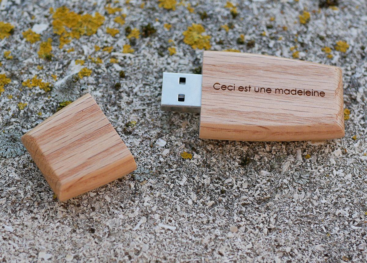 Houten USB-sleutel te personaliseren door gravure
