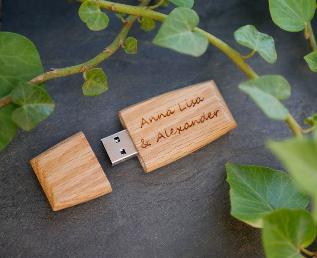 Houten USB-sleutel te personaliseren door gravure